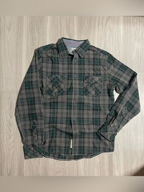 Vigoss Green and Gray Plaid Casual Button-Down Shirt